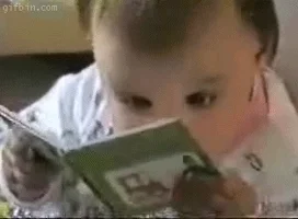 GIF d'un bébé qui lit